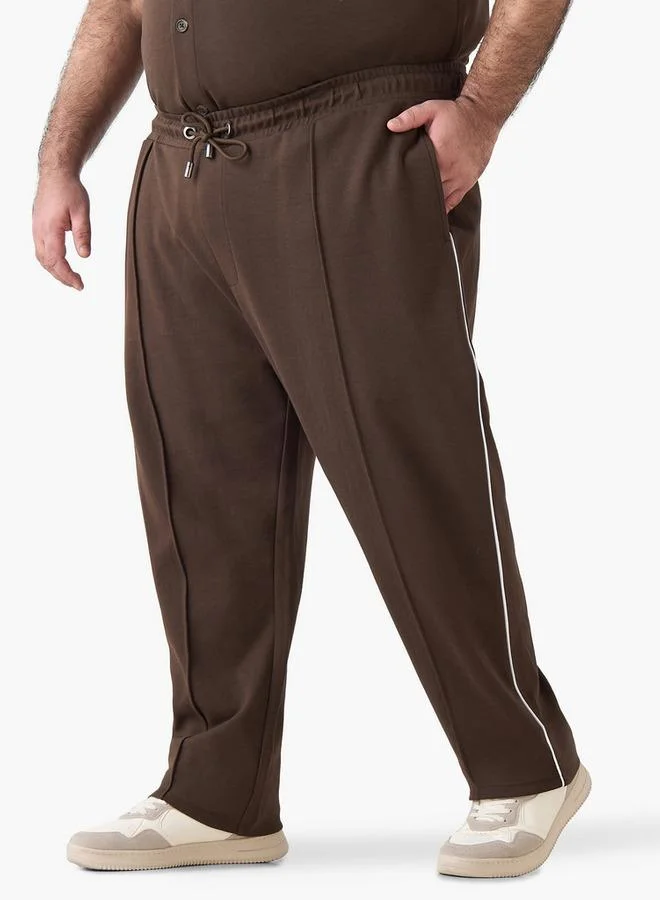 Men Relaxed Fit Joggers with Drawstring Closure